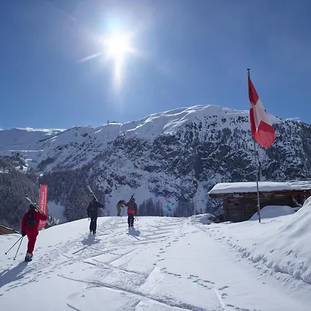 Nunavut, In - Out With Complimentary Access * Zermatt